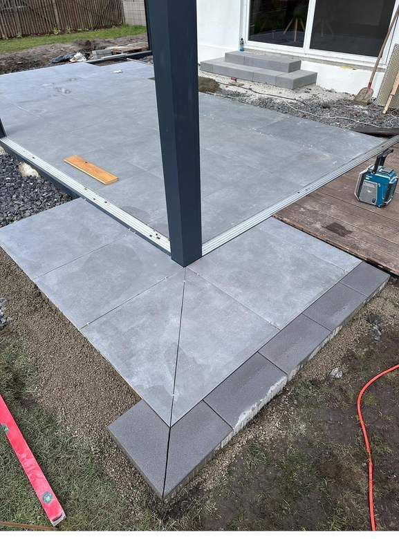 Plattenverlegung im Drainmörtelbett